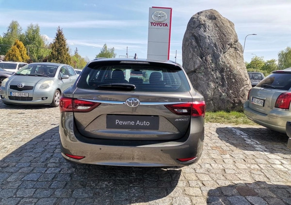 Toyota Avensis cena 61900 przebieg: 120200, rok produkcji 2017 z Okonek małe 121